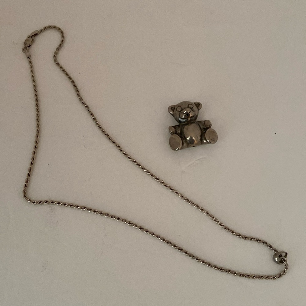 Sterling Silver (marked 925) 17” Rope Chain Necklace with Bear (Ring broke off.)